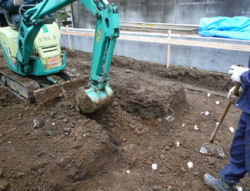 地業工事 根伐り 掘り方 割栗石 砕石 転圧 防湿シート 捨てコンクリート 新築一戸建て住宅の建築の流れと注意点