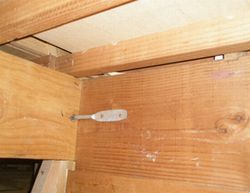 筋交い端部の固定が釘
